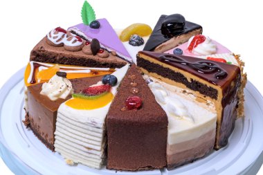 Bir tepsi üzerinde on iki dilim kek