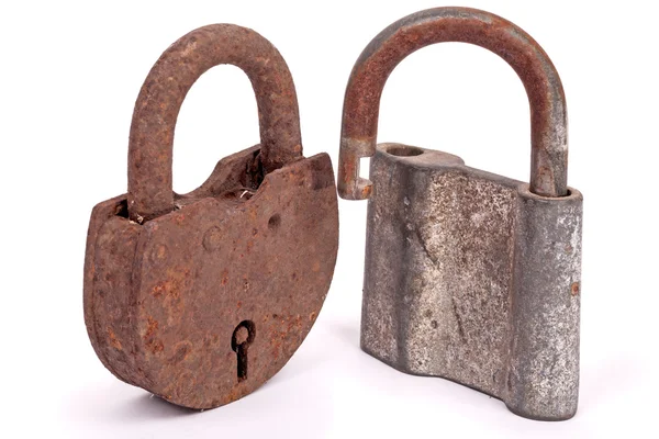 Dois velhos cadeados enferrujados — Fotografia de Stock