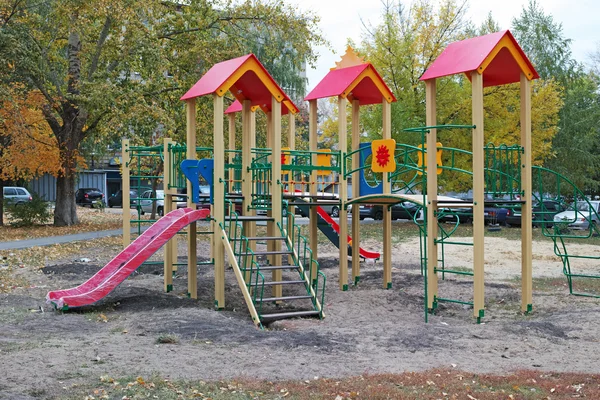 Nowy plac zabaw dla dzieci — Zdjęcie stockowe