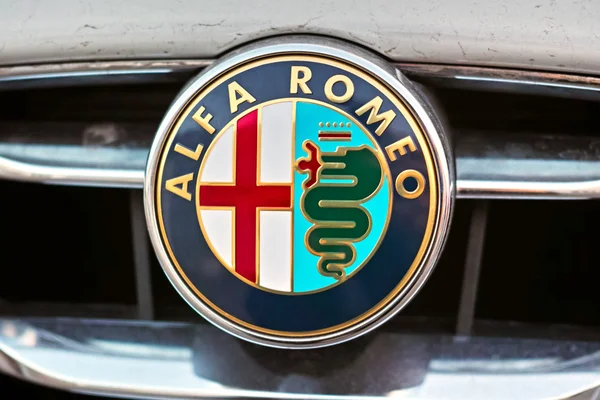 Alfa romeo auto emblem — Stockfoto