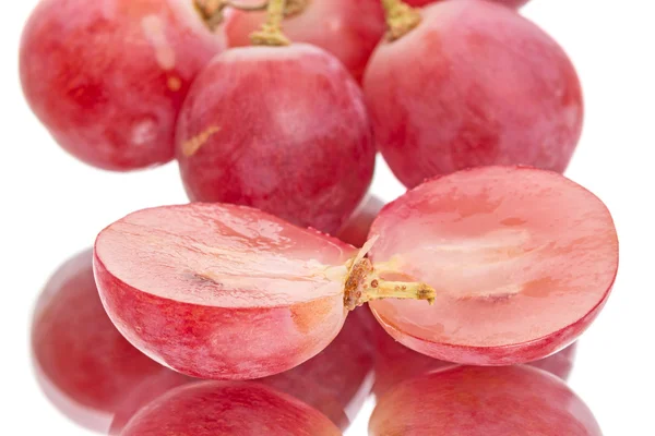 Helften van rode druiven — Stockfoto