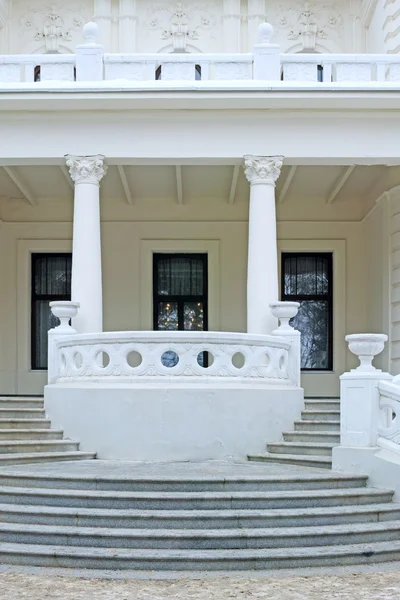 Marmurowe schody i balkon — Zdjęcie stockowe