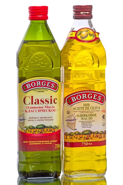 Två flaskor olivolja Royaltyfria Stockbilder