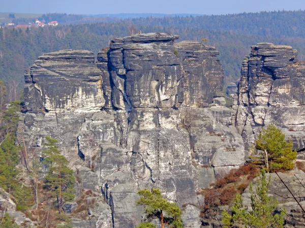 Klippor och bergklättrare — Stockfoto