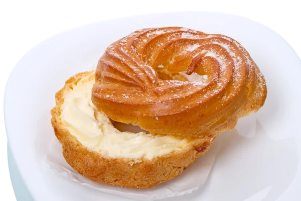 Round cake with cream — Stock Photo, Image