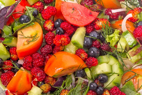 Salada vegetal com espinafre — Fotografia de Stock