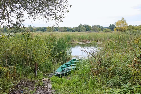 Wooden boat on the pond — Stock Photo, Image