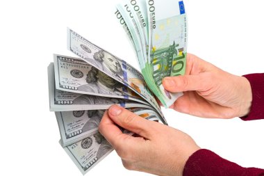 100 dolar ve euro onun elinde yığını