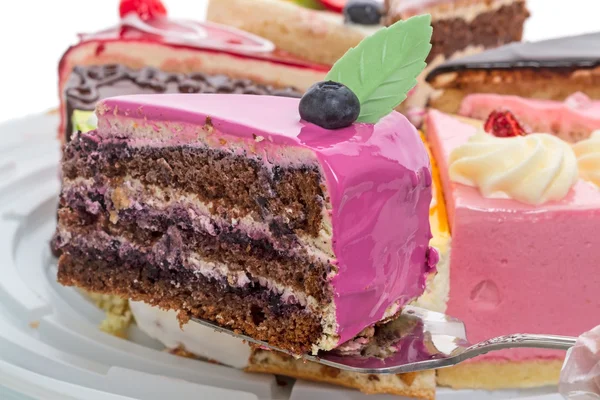 Scapula with a piece of blueberry cake — Stock Photo, Image