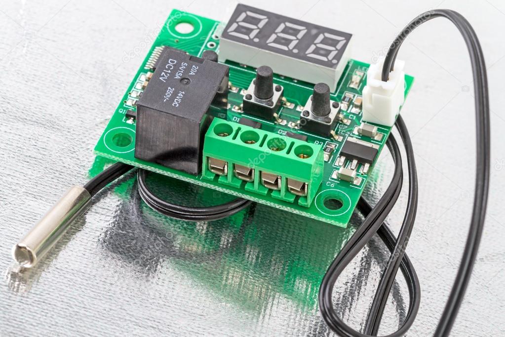 Controller with a temperature sensor