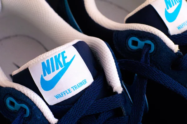 Novos sapatos azul Nike waffle treinador — Fotografia de Stock