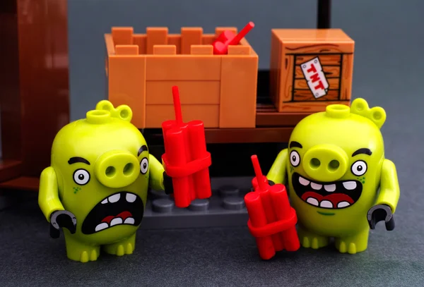 Lego Angry Birds. Two bad piggies with dynamite. — Stock Photo, Image