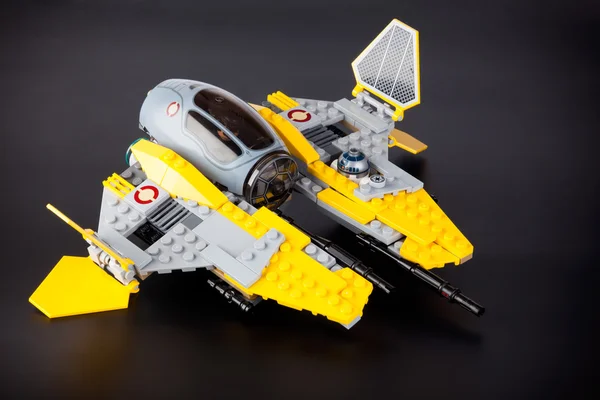 Lego Star Wars Jedi Interceptor на черном фоне — стоковое фото