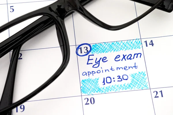 Herinnering Eye examen afspraak in agenda met bril — Stockfoto