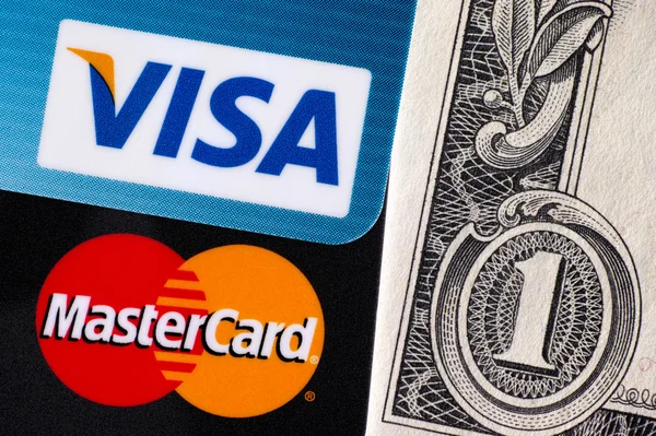 Cartes Visa et MasterCard sur un billet d'un dollar — Photo