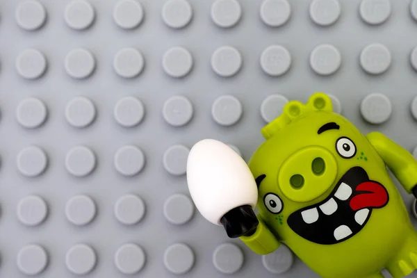 Lego Bad piggy with egg on gray baseplate — Stock Photo, Image