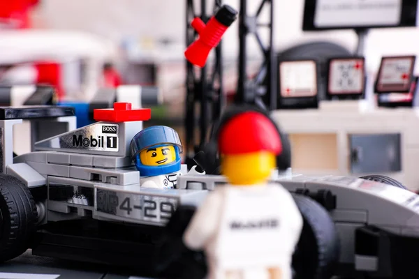 Lego mclaren mercedes mp4-29 rennwagen mit fahrer — Stockfoto