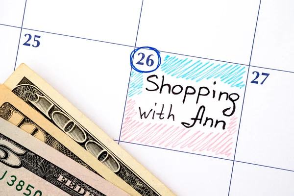 Rappel Shopping avec Ann dans le calendrier avec des billets en dollars — Photo