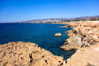 Deniz manzarası, sahil ve dağların