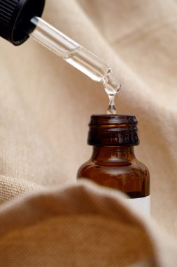 Esans ve şişe damla ile pipet