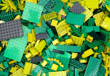 Yeşil Lego blokları, tuğla ve parçaları