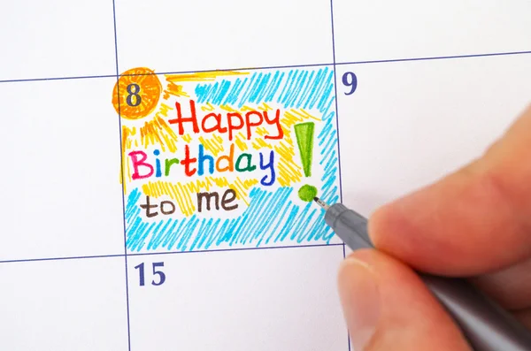 Mano con penna scrittura promemoria Buon compleanno a me — Foto Stock