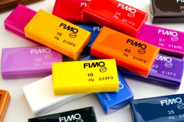 Tambov, Rusya Federasyonu - 18 Kasım 2020 Renkli Fimo Soft model kil bloklar