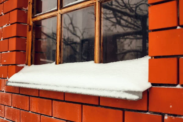 Окно Снегом Подоконнике Clowe — стоковое фото