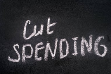 Sözcük Kesme Harcama Tahtaya tebeşirle yazılmış.