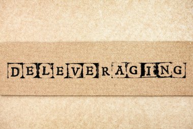 Kara alfabe pullarıyla silme sözcüğünün olduğu mukavva.