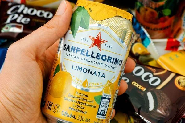 Tambov Federação Russa Outubro 2020 Sanpellegrino Limonata Bebidas Espumantes Pode — Fotografia de Stock