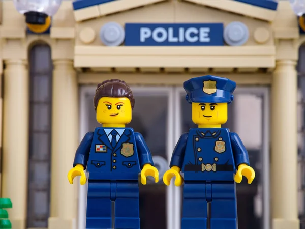 Tambov Federacja Rosyjska Lipca 2021 Dwóch Policjantów Lego Stoi Zewnątrz — Zdjęcie stockowe