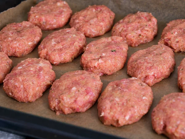 Bakken Lade Met Een Rauwe Koteletten Klaar Koken Close — Stockfoto