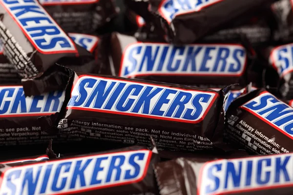 Snickers candy bars — Stock Photo, Image