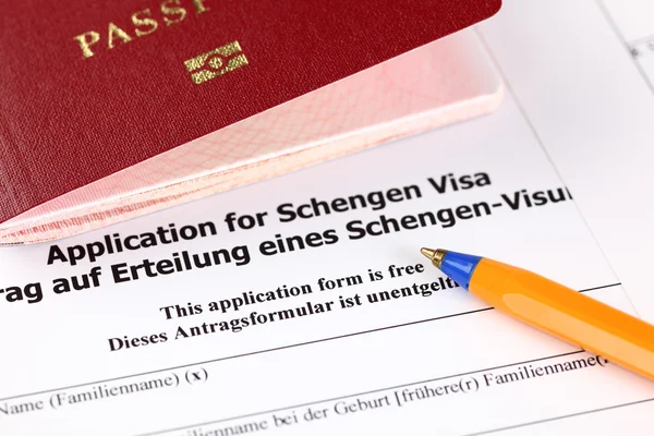 Alkalmazás a schengeni vízum, útlevél- és toll. — Stock Fotó