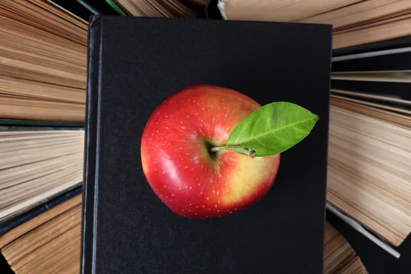 Old books and apple — Stock Photo, Image