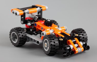 Lego Technic yarış arabası