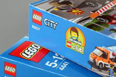 İki Lego kutu