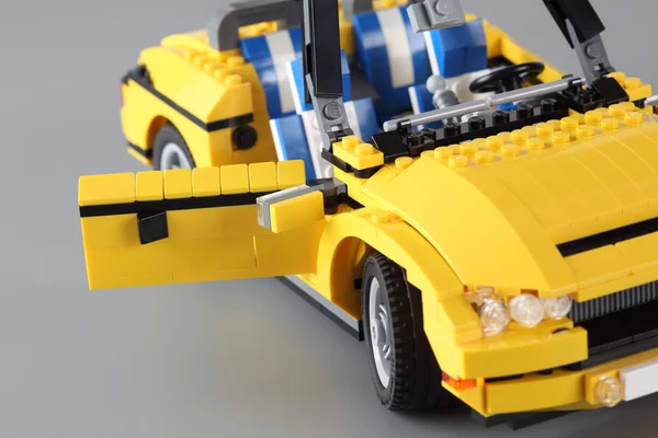 LEGO Creator zestaw "3-w-1 fajny krążownik" z drzwi otwartych samochodu. — Zdjęcie stockowe