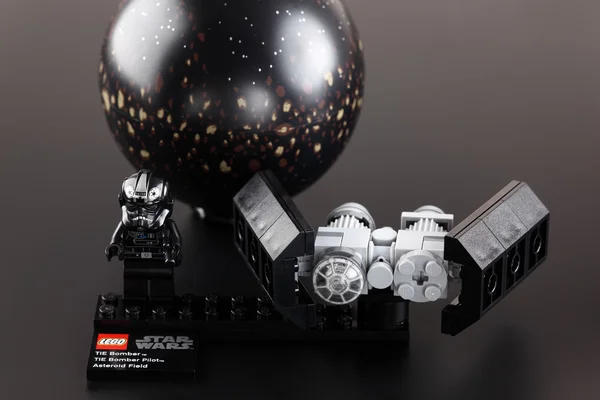 LEGO Star wars konfigurerar 75008 Tie Bomber & Asteroid fält — Stockfoto