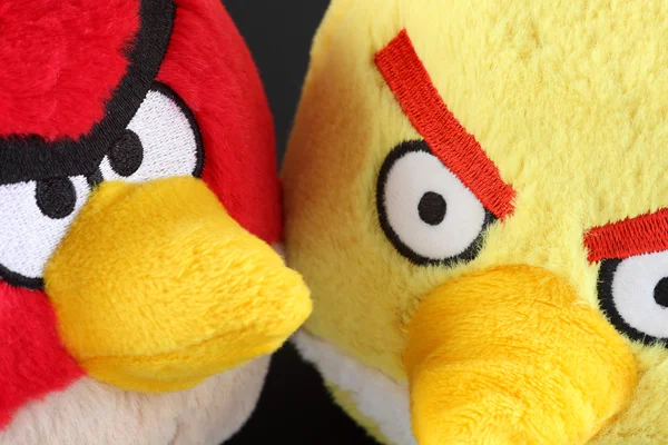 Мягкие игрушки Red and Yellow Angry Birds — стоковое фото