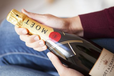 Ve Moet Chandon şampanya