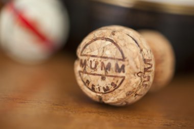 G.H.Mumm şampanya mantar