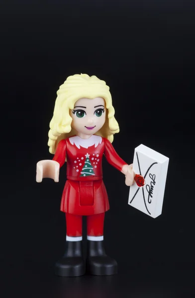 Lego Amigos Natal menina minifigura com letra — Fotografia de Stock