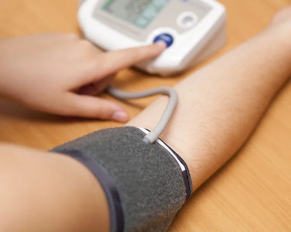 Control de la presión arterial — Foto de Stock