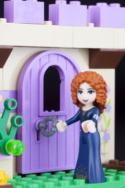 Castle yakınındaki Lego Merida minifigure (cesur)