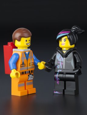 Lego zor şapka Emmet ve Wyldstyle minifigures