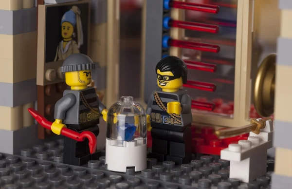 LEGO v noci muzeum vloupání. — Stock fotografie