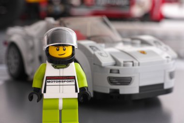 Lego Porsche 918 Spyder sürücü minifigure