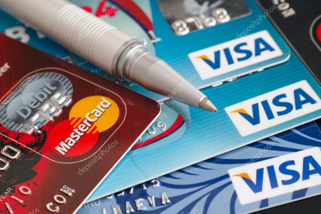 Пластиковые Карты Visa И Mastercard – Стоковое Редакционное Фото.